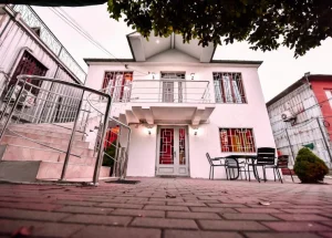 Urgently Short term rent 8-room country house in Kobuleti