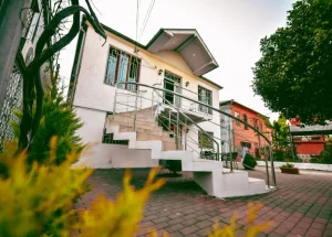 Urgently Short term rent 10-room house in Kobuleti