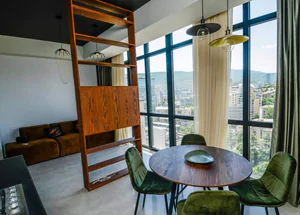 ქირავდება სამ ოთახიანი ბინა საბურთალოზე, თბილისში