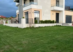 Urgently For sale 8-room house in Saguramo