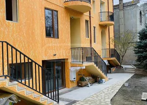 სასწრაფოდ ქირავდება სამ ოთახიანი ბინა დიღმის მასივში, თბილის