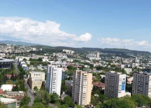 სასწრაფოდ ქირავდება ოთხ ოთახიანი ბინა საბურთალოზე, თბილისში