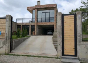 Urgently For rent 8-room house on Mtatsminda, in Tbilisi