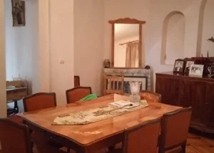 იყიდება ექვს ოთახიანი კერძო სახლი ქუთაისში