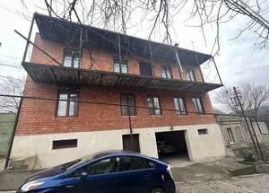 For sale 7-room house in Svanetis ubani, in Tbilisi