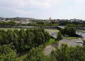 Продается 7-комнатная квартира на Мтацминда, в Тбилиси