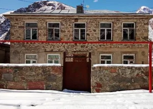 Urgently For sale 7-room house in Kazbegi