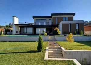 Продается 9-комнатная дом в Цавкиси, в Тбилиси