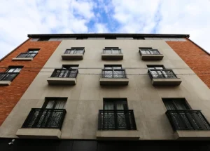 იყიდება 843 კვ.მ. სასტუმრო ავლაბარში, თბილისში