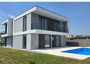 Urgently For sale 5-room house in Lisi lake, in Tbilisi