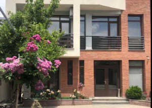 Urgently For rent 8-room house in Krtsanisi, in Tbilisi