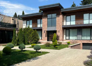 Urgently For rent 10-room house in Digomi 8, in Tbilisi