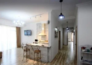 Urgently For sale 4-room apartment in Abanotubani, in Tbilis
