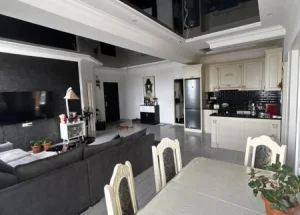 Urgently For sale 4-room apartment on Agmashenebeli, in Kuta