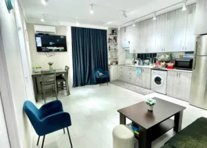 სასწრაფოდ იყიდება სამ ოთახიანი ბინა ბათუმში