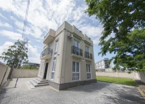 Urgently For sale 5-room house in Batumi