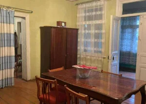 Urgently For sale 4-room house on Gora, in Kutaisi