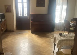 სასწრაფოდ იყიდება სამ ოთახიანი ბინა ჩუღურეთში, თბილისში