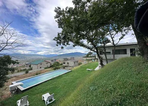 ქირავდება ექვს ოთახიანი კერძო სახლი საგურამოში