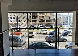 სასწრაფოდ იყიდება 120 კვ.მ. სავაჭრო ფართი საბურთალოზე, თბილი