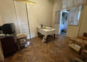 სასწრაფოდ იყიდება ორ ოთახიანი ბინა वერაზე, თბილისში