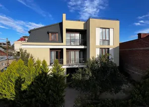For sale 8-room house in Avlabari, in Tbilisi