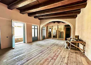 Urgently For sale 3-room apartment in Sololaki, in Tbilisi