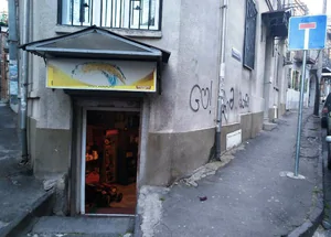 Urgently For rent 80 m² Basement/semibasement on Mtatsminda,