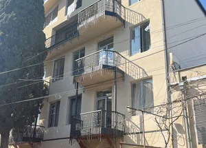 იყიდება ორ ოთახიანი ბინა ვეძისში, თბილისში