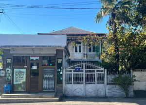 სასწრაფოდ ქირავდება ხუთ ოთახიანი ბინა ბათუმში