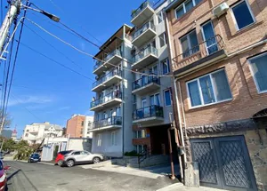 სასწრაფოდ იყიდება სამ ოთახიანი ბინა ისანში, თბილისში