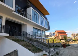 Срочно Продается 4-комнатная квартира на Сабуртало, в Тбилис