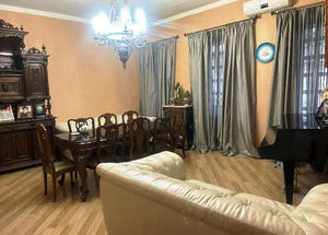 სასწრაფოდ იყიდება 10 ოთახიანი კერძო სახლი वერაზე, თბილისში