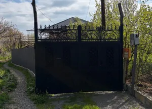 Urgently For sale 9-room house in Gori