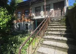 იყიდება ხუთ ოთახიანი კერძო სახლი ქუთაისში