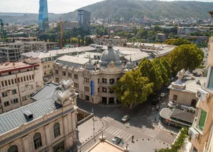 For rent 5-room apartment in Chugureti, in Tbilisi