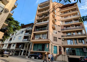 ქირავდება ოთხ ოთახიანი ბინა თბილისში