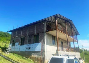 სასწრაფოდ იყიდება ხუთ ოთახიანი კერძო სახლი ზემო ნიჩბისში, მც