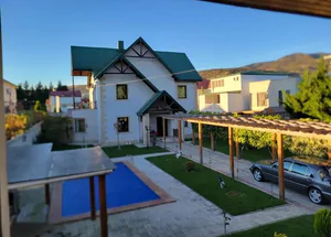 იყიდება რვა ოთახიანი კერძო სახლი დიღომი 7ში, თბილისში