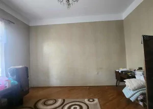 იყიდება სამ ოთახიანი ბინა ქუთაისში