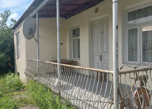 Urgently For sale 5-room house in Kutaisi