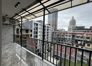 Urgently For sale 3-room apartment in Batumi