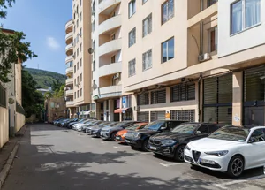 For rent 4-room apartment in Vake, in Tbilisi